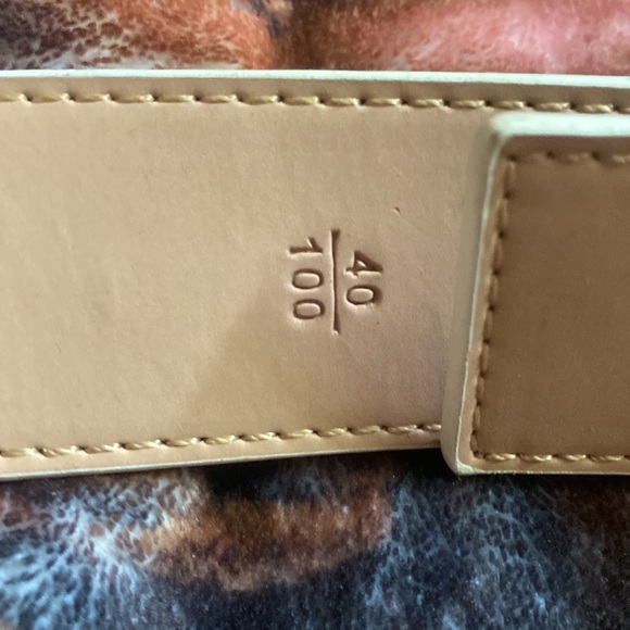 light cream and navy blue Louis vuitton paris belt with gold LV belt buckle - Picture 5 of 10